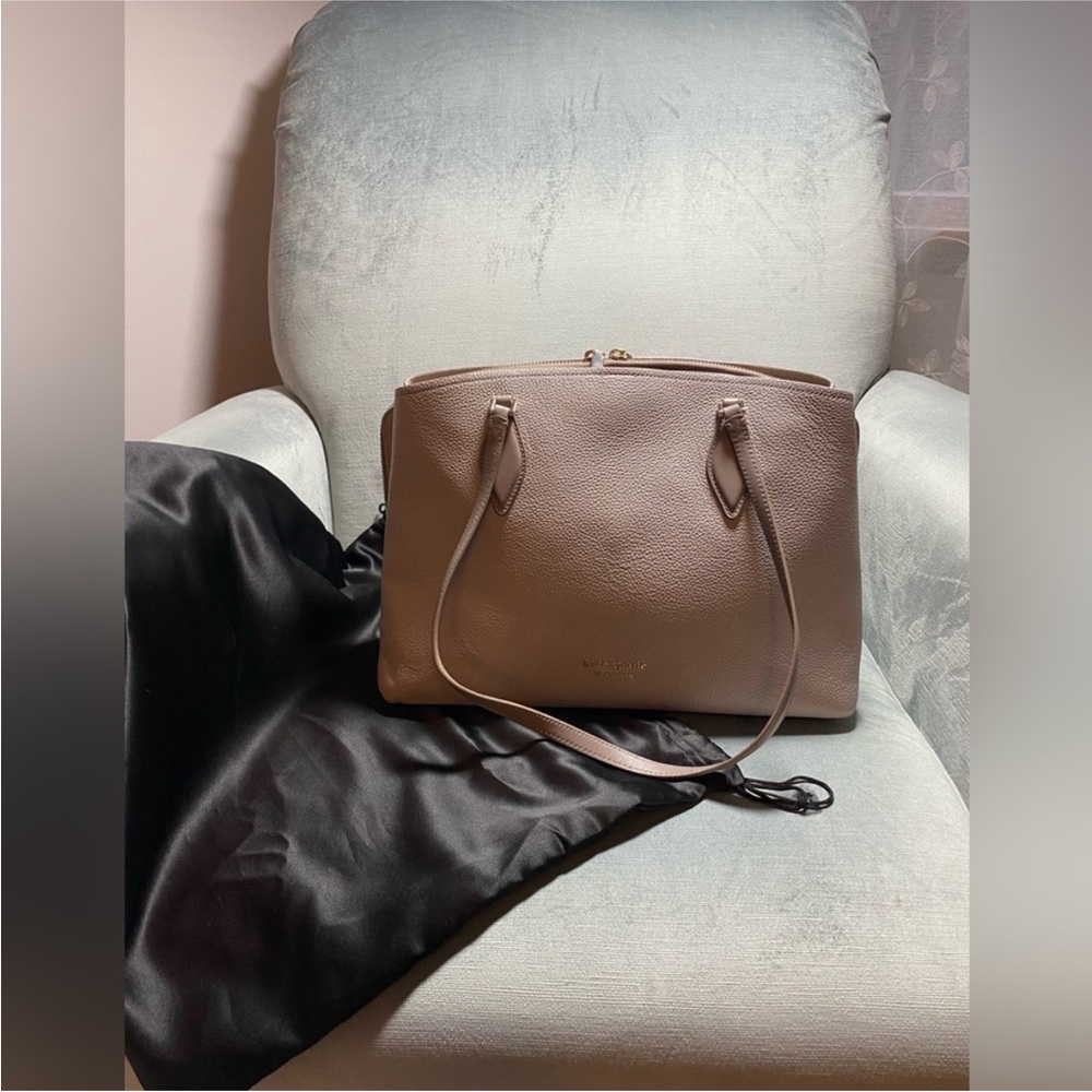 Kate Spade Elegant Beige Leather Shoulder Bag